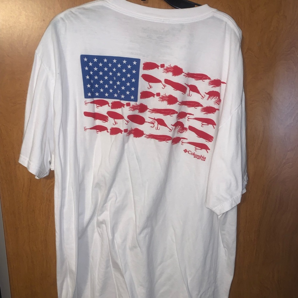 Columbia T-shirt with American flag in the back Size XL